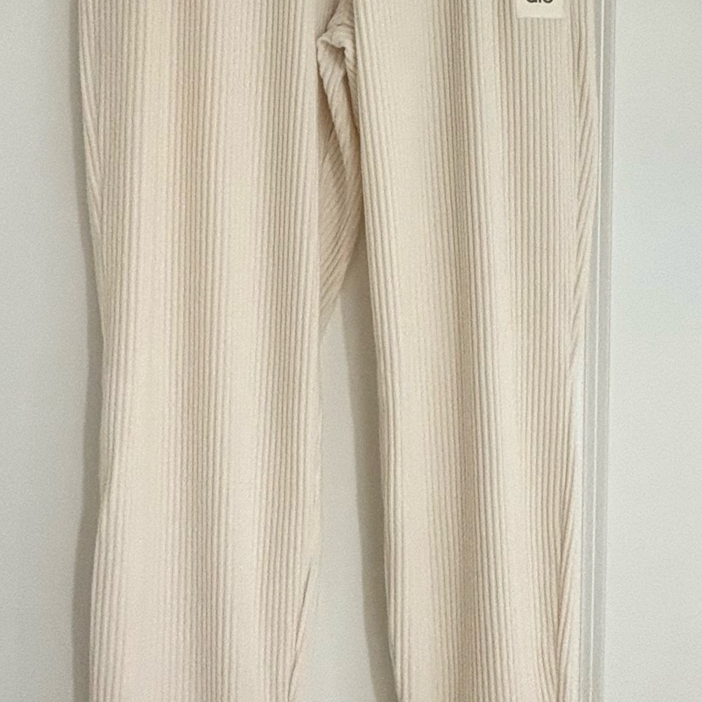 ALO Muse sweatpants-Cream Ribbed Joggers